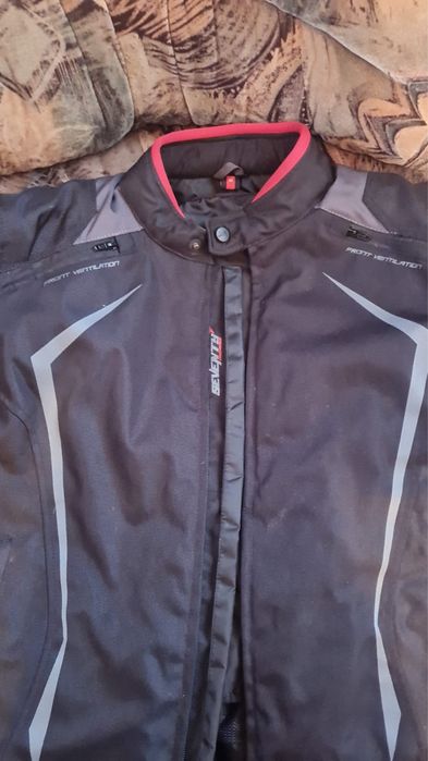 Vand echipament moto