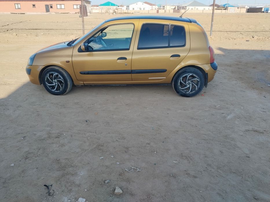 Renault Clio 2002 ж 1,4 обём автомат