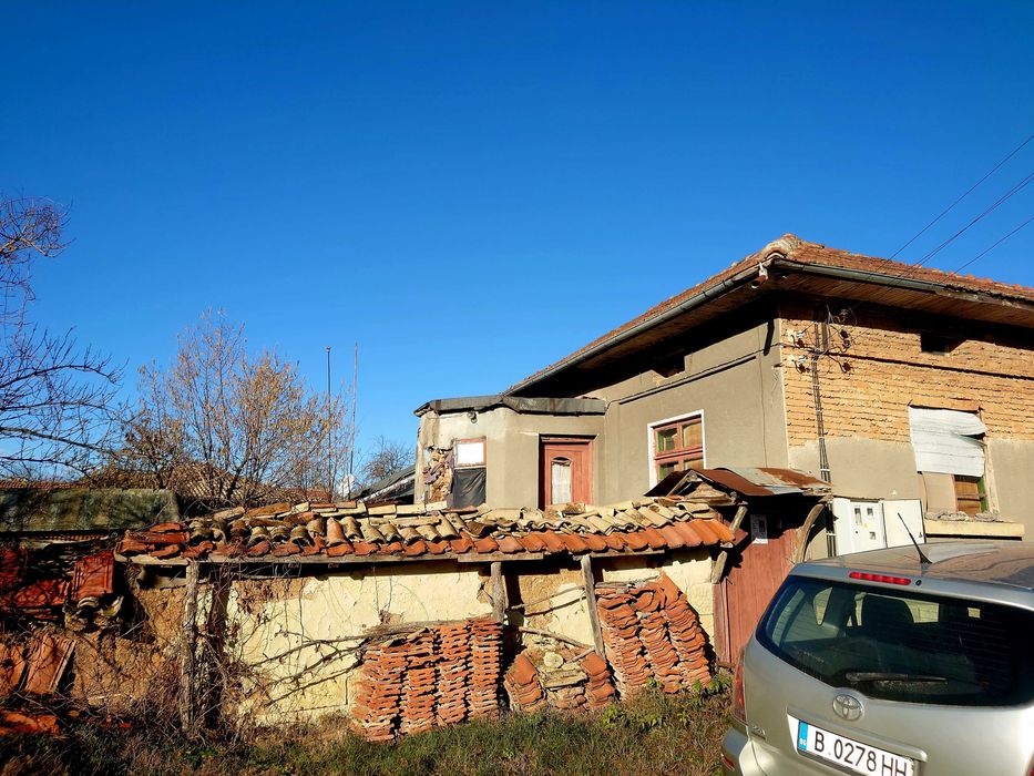 Къща в село островче
