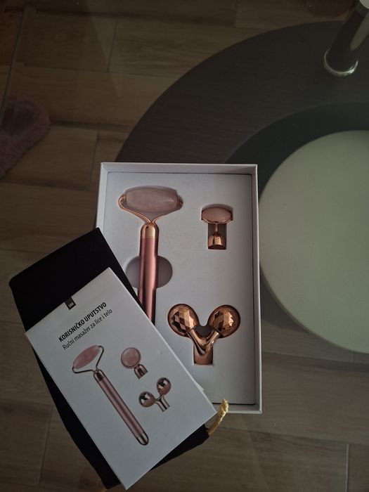 VELNEA BEAUTY BAR масажен сет за лице и тяло