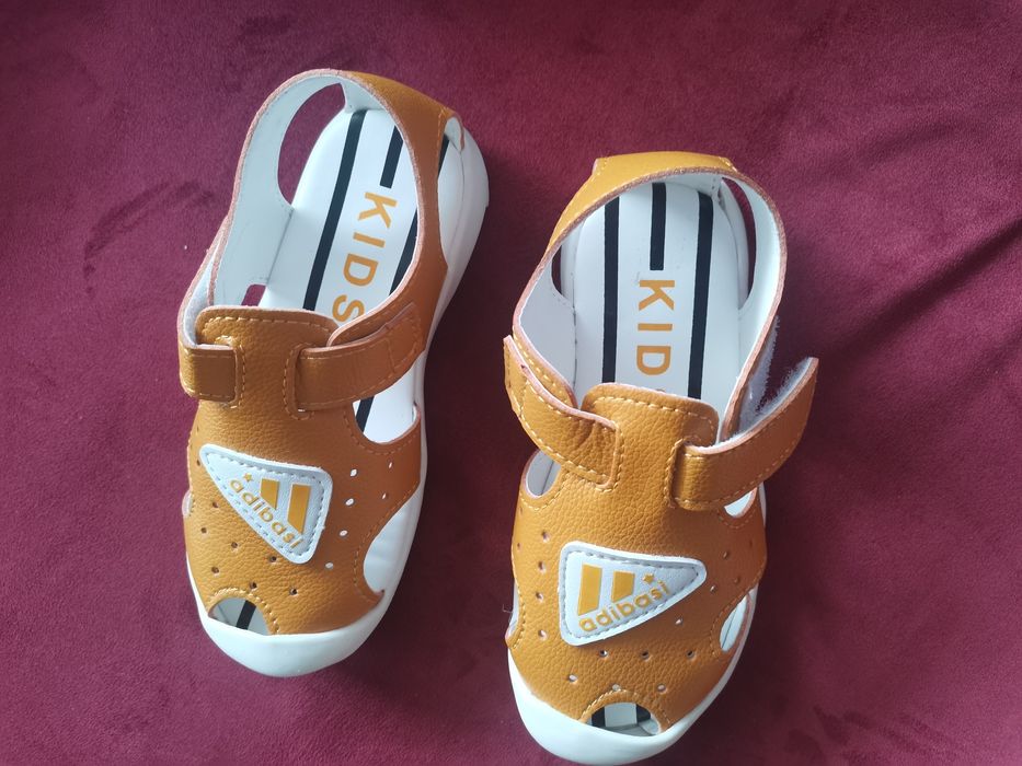 Нови детски сандали, подходящи и за момче и за  момче. .