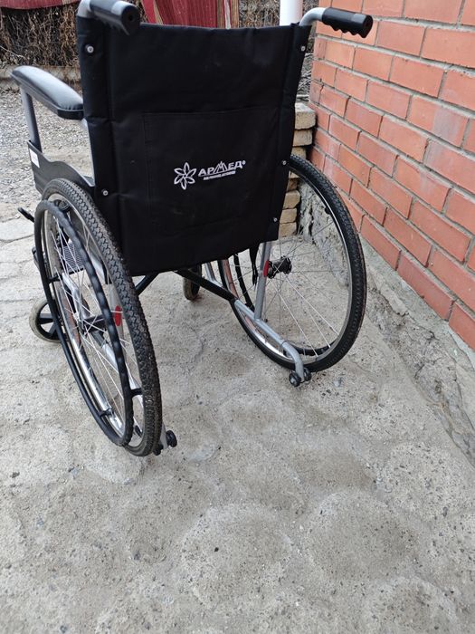 Продам инвалидную коляску