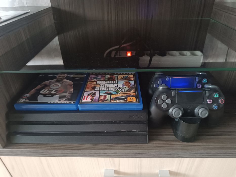 Продам PS 4 pro 1tb