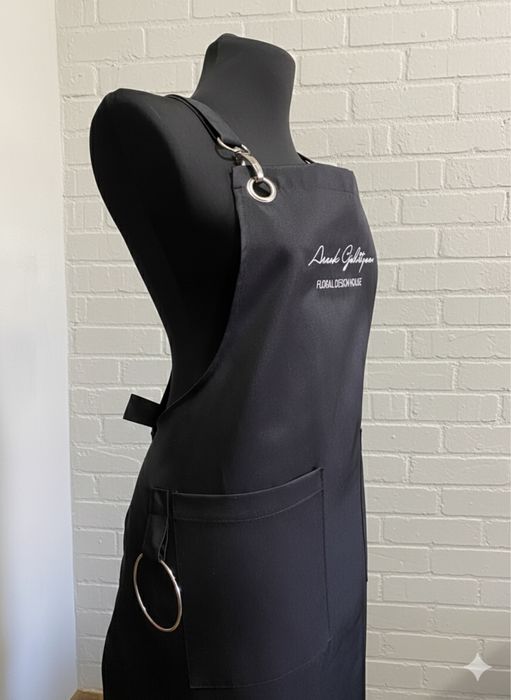 Фартуки с логотипом.