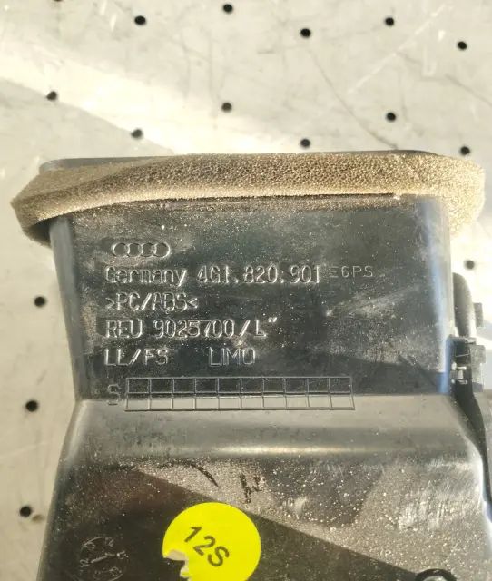 Grila ventilatie bord stanga Audi A6 2011