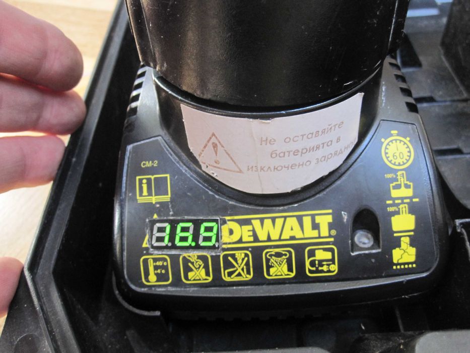 Продавам винтоверт  DEWALT DC 756 с батерии Li-ion 2.5 Ah