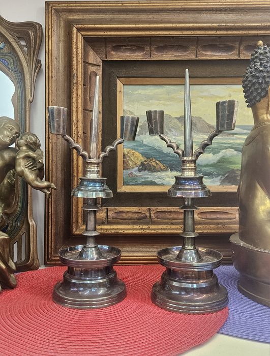 Чифт посребрени свещници от 19-ти век.