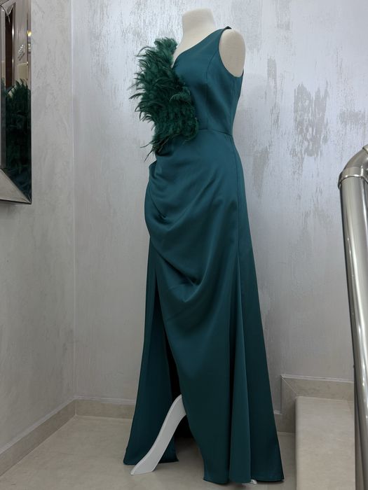 Елегантна/бална дълга зелена рокля с пера официална S M