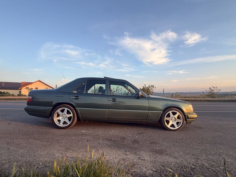 Mercedes EClass w124 E300 vehicul atestat istoric