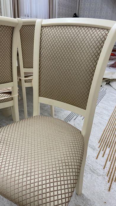 Мебель для гостиной стол стулья