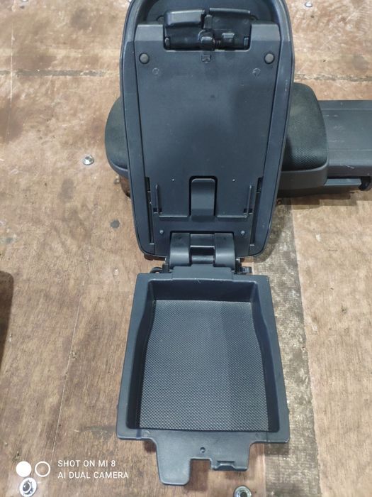 Подлокотник на Королла 150, Каролла