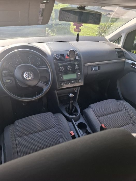 Volkswagen Touran 2004 diesel, 2.102 € — imagine 2