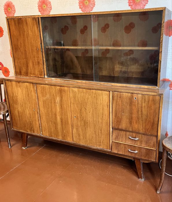 Продаётся Стенка для дома в хорошем состоянии