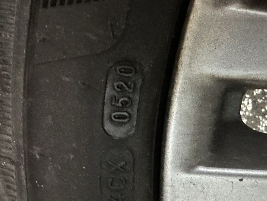 225/45R18  зимни /летни