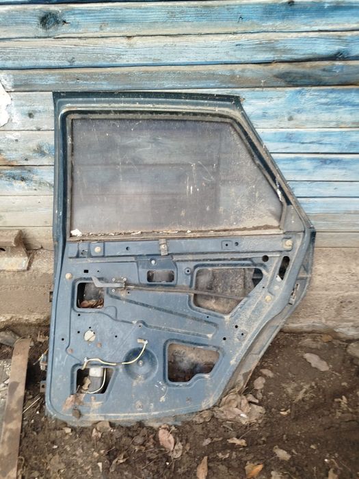 Продам двери от 2110 в сборе