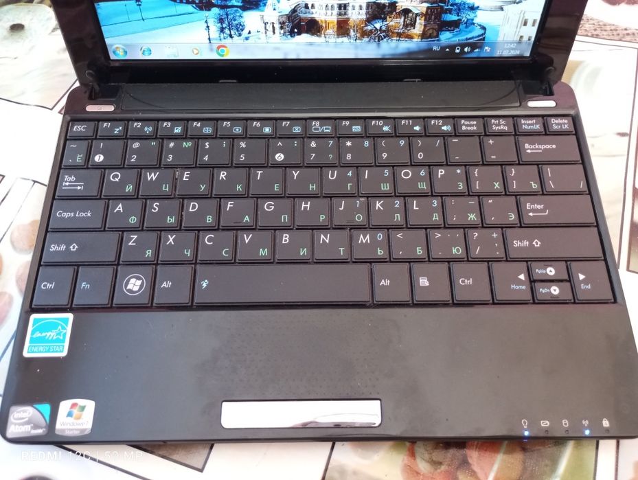 Зее noutbuk sotiladi