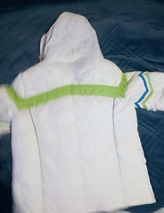 Продавам чисто ново дамско зимно яке