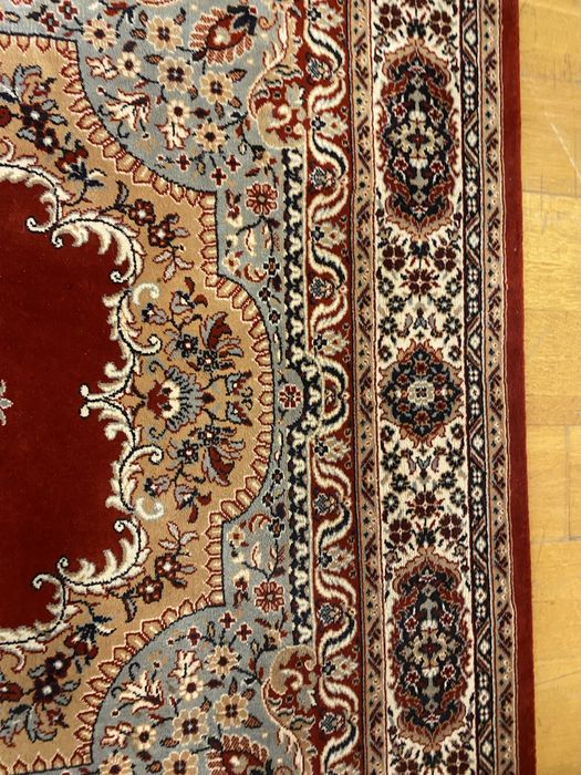 Голям персийски килим изтъкан от вълна