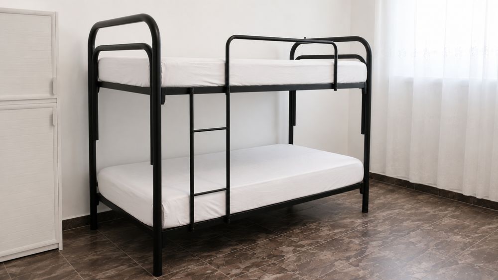 Pat supraetajat Vigo, cadru metal, scara,protectie si 14 lamele lemn, 90×200