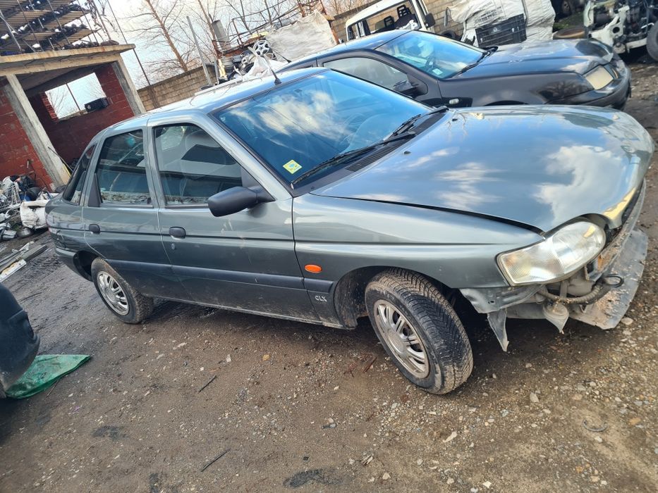 Форд Ескорт 1.4 на части
