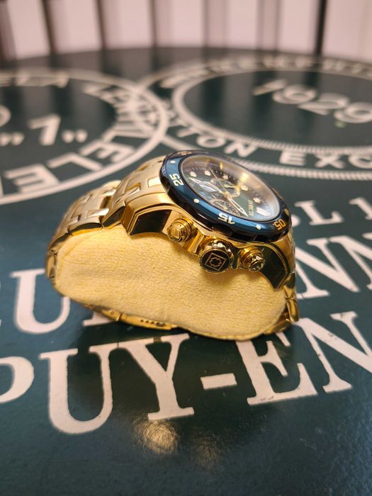 Продавам позлатен мъжки часовник INVICTA Pro Diving