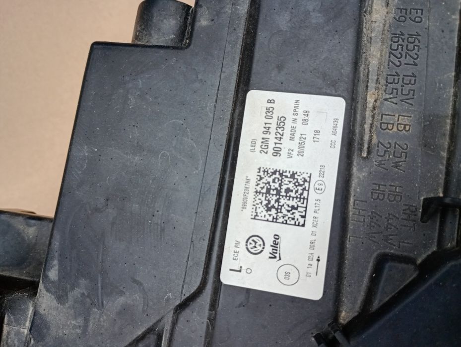 Far faruri full led Lexus UX RX Mazda 3 VW T-Cross T-Roc