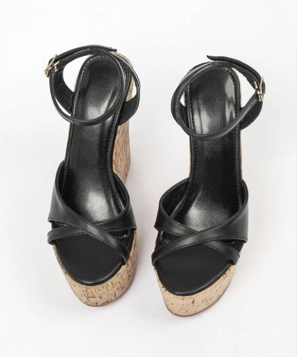 Сандали на платформа