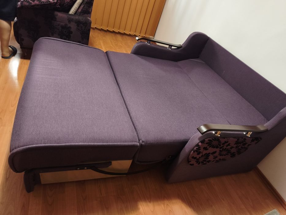 Canapea extensibilă cu saltea