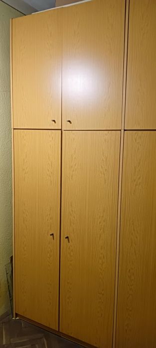 Двойна спалня с ракли и шкафове + четирикрилен гардероб