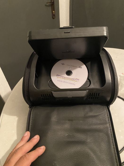 подлгавник с монитор