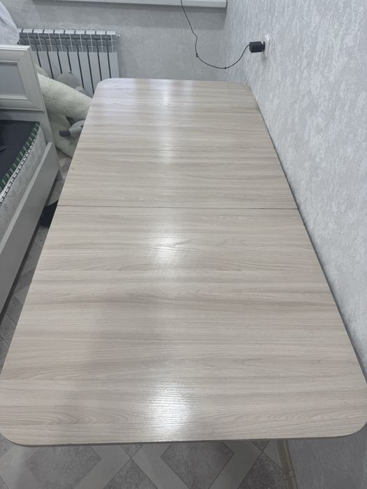 Продаю книжный стол