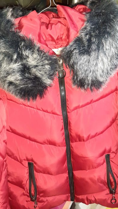 Vând geacă damă.Purtată de două ori.