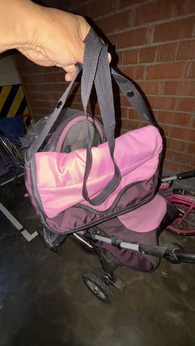 Детская коляска на полном ходу