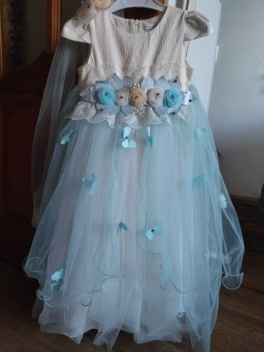 Платья шикарные 5-6 лет
