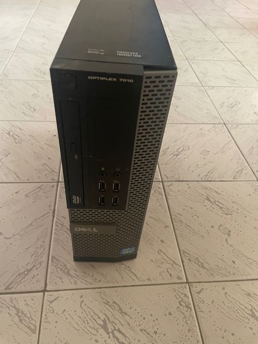 Компютър Razen 3 8 gb ddr4 ssdm2 500 gb Personal computer