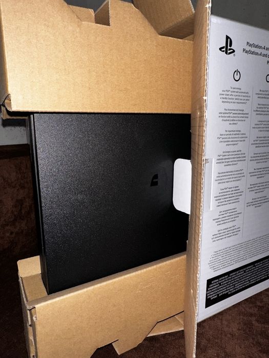 Playstation 4 slim