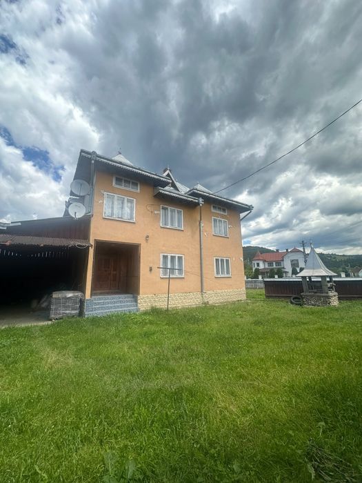 De vanzare-Proprietate excepțională in inima comunei Vama, jud. Suceava