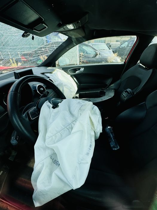 Dezmembrez Audi a1 1,6 tdi