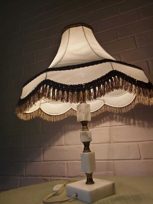 Настолна лампа за дома