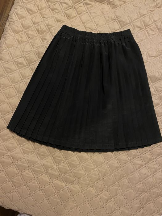 Fusta neagra plisata