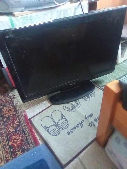 Голям телевизор SAMSUNG и SHARP AQUOS