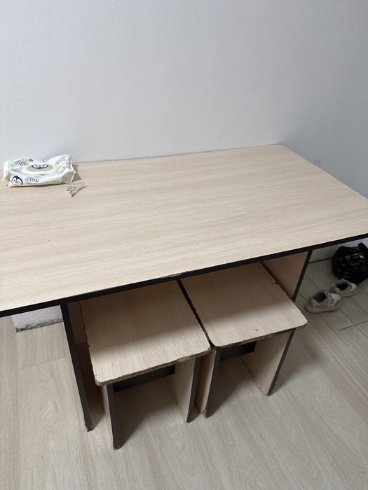 Продам стол и 3 стульчика