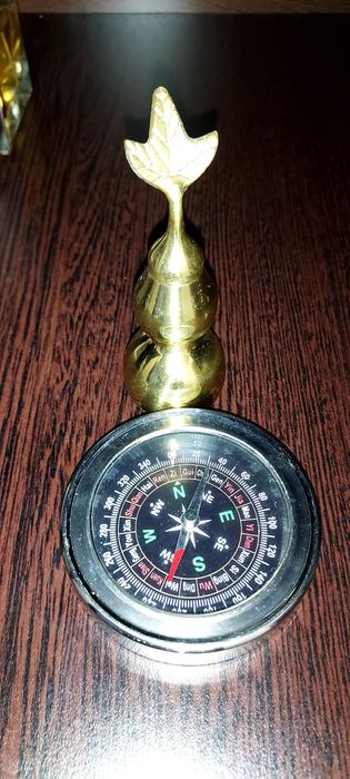 Obiect feng Shui și busolă
