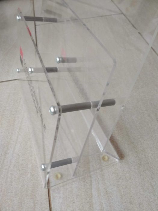 СТОЙКА ЗА БРОШУРА стояща от лят полистирол