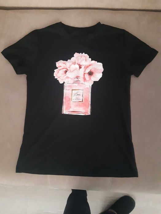 Дамска тениска размер S с принт цветя