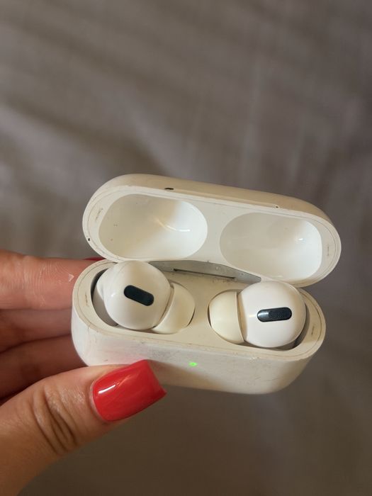 Продаю AirPods Pro