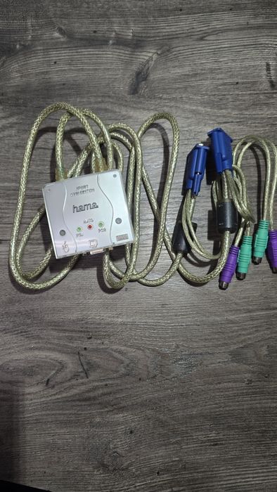 Устройство за използване на два компютъра с един монитор KVM