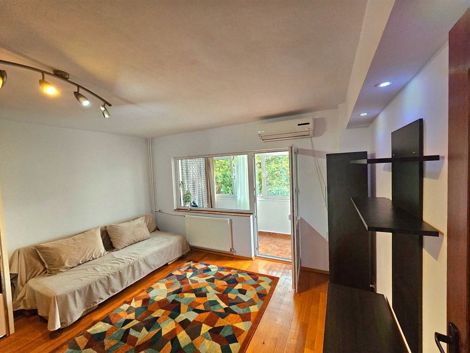 inchiriez apartament 3 camere - Lacul Tei