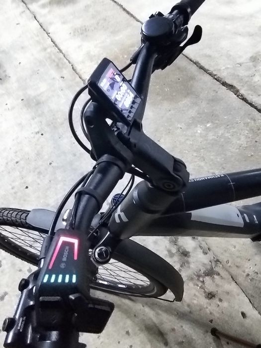 Bicicleta electrica CUBE BOSH