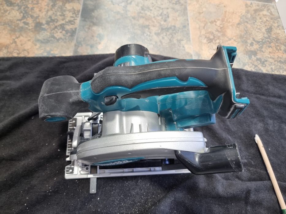 Circular Makita DSS610